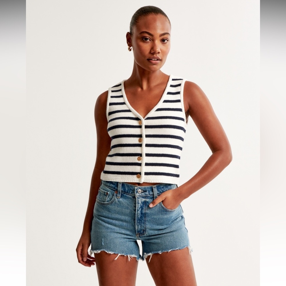 A&F - High Rise 4" Mom Short - Picture 4 of 16